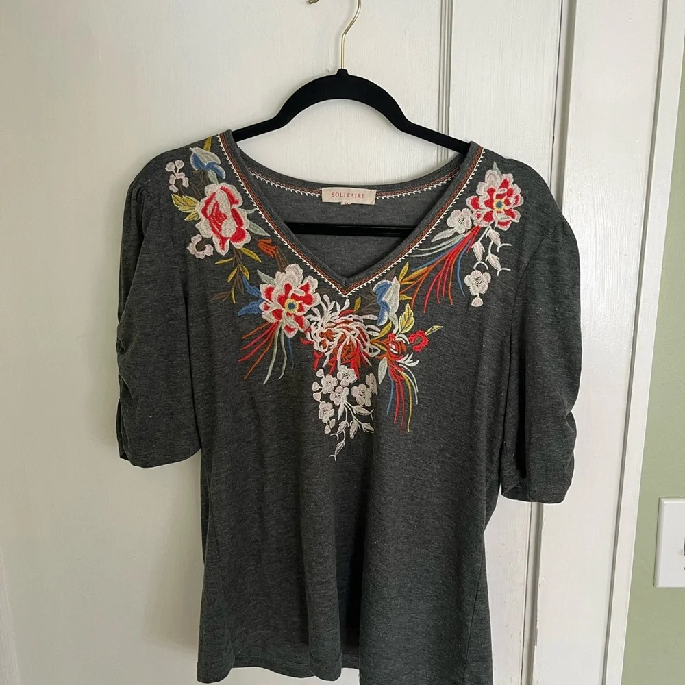 Solitaire Gray Embroidered Women’s Top - Picture 1 of 3